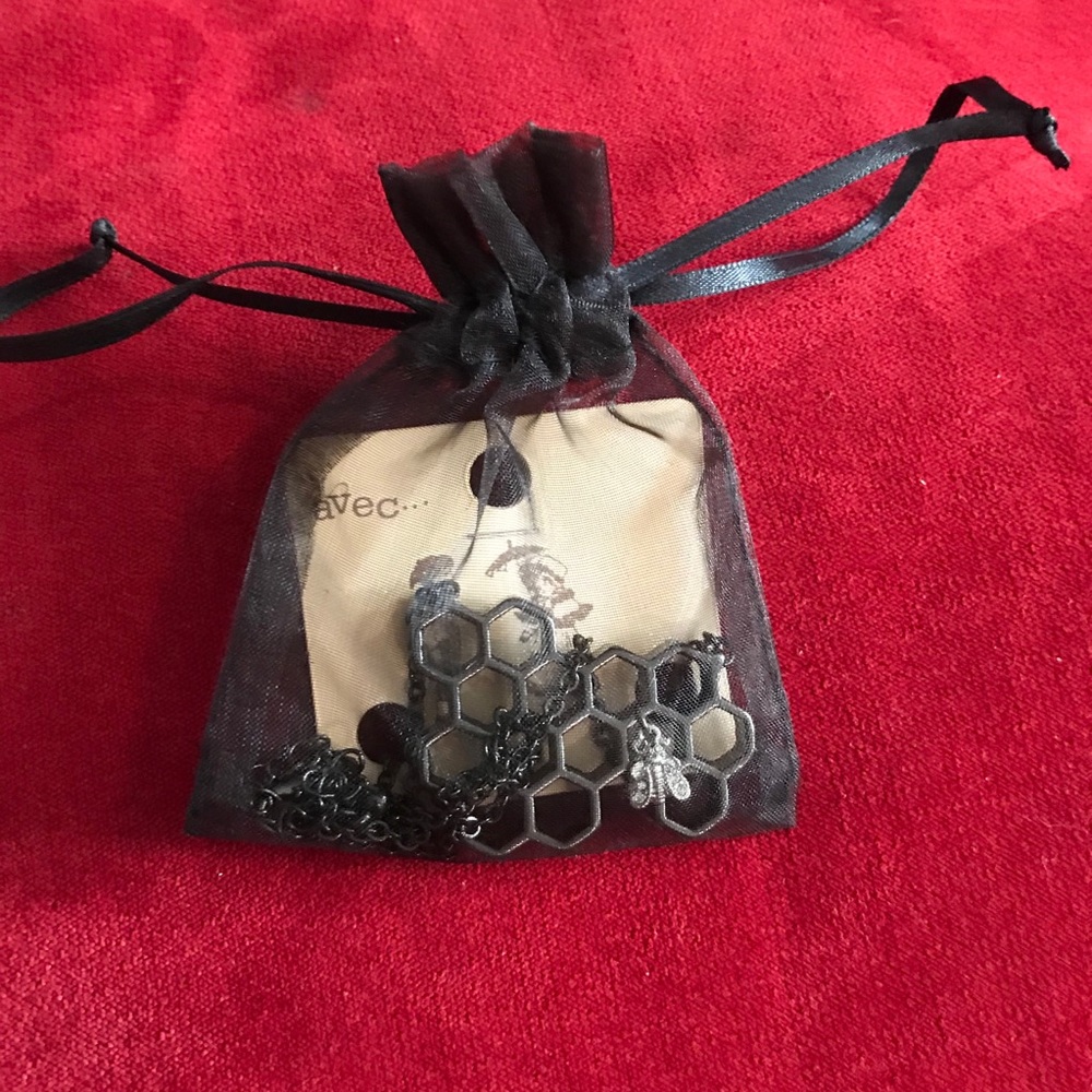 *FREE! with $9 purchase* โAvecโ Honeycomb Necklace, silver bee charm - Picture 10 of 10